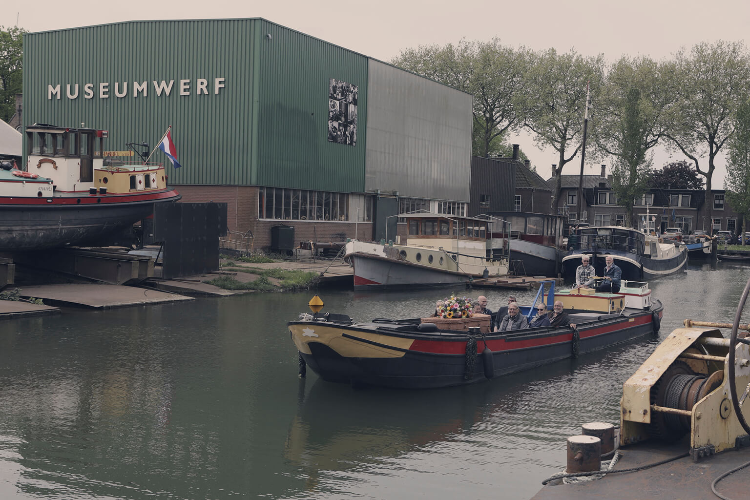 Nieuwegeinse uitvaart - Waardige tocht met een een historisch schip Nieuwegeinse uitvaart - Waardige tocht met een een historisch schip