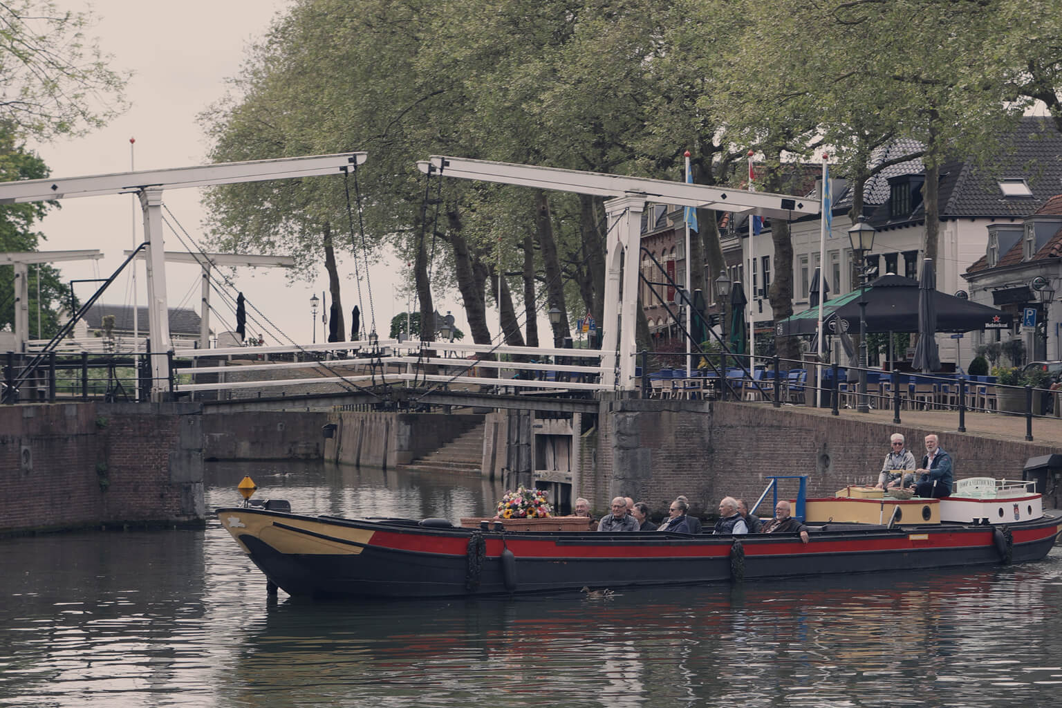 Nieuwegeinse uitvaart - Speciaal voorbereid schip Nieuwegeinse uitvaart - Speciaal voorbereid schip